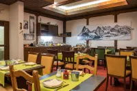BaseCamp Hotel