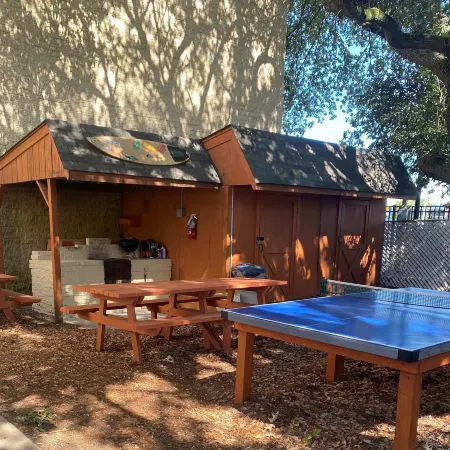 Angie's Guest Cottage Отели рядом с достопримечательностью «Пляж Кроатан-Бич»