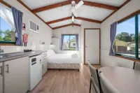 Albury Holiday Park Hotels in Lavington