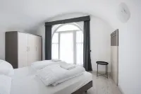 ريزيدانس لا فيجنا Hotels near Arco Castle