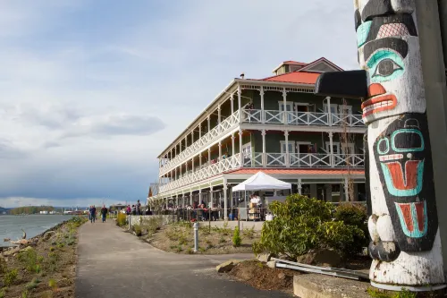 McMenamins Kalama Harbor Lodge
