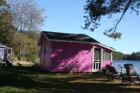 The Cottages at Harvey Lake Hotels in Epsom