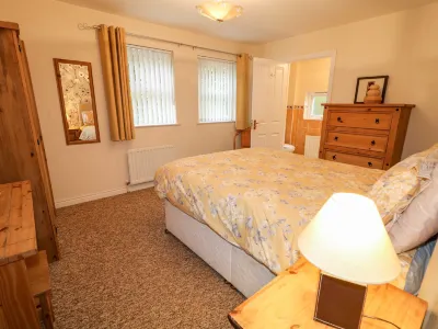 The Admiral Hotels near Bushtown Leisure
