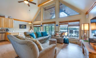 Luxe Lake Sinclair Living Private Dock and Beach!