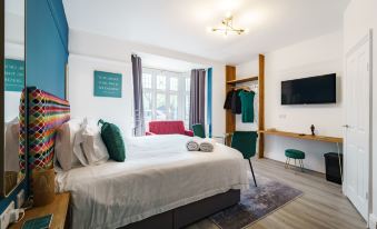 Emerald Stays UK at the Adelphi