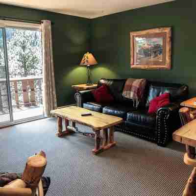 Fawn Valley Inn- 280 Condo Rooms