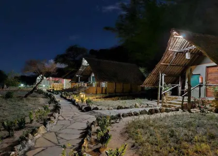 Kivuko Eco Camp Отели в г. Вои