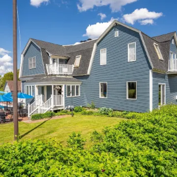 The Lighthouse Inn & Suites