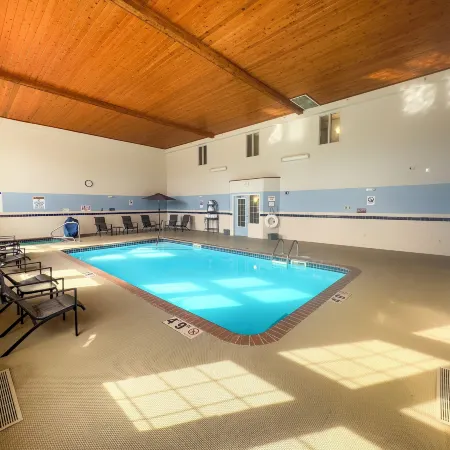 Country Trails Inn &Suites