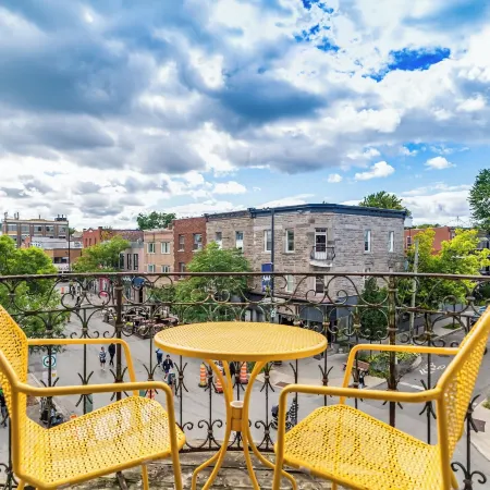 Chez Mont Royal Apartments Отели рядом с достопримечательностью «Майл Енд»
