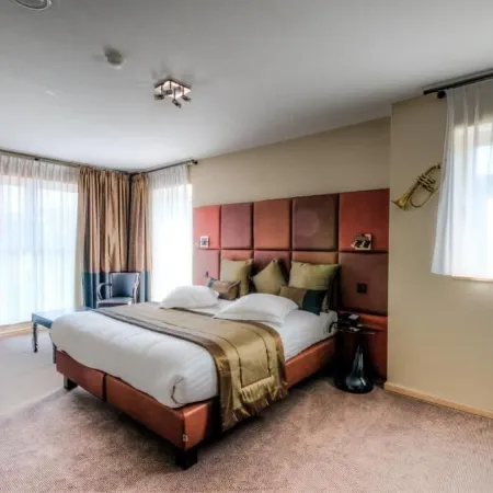 Hotel la Roseraie Отели рядом с достопримечательностью «Станция метро Houba-Brugmann»