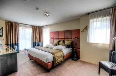 Hotel la Roseraie Отели в г. Жет