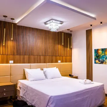 Ellus Hotel