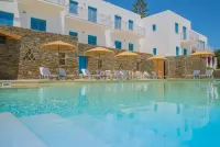 Ostria Hotel & Apartments - مسبح
