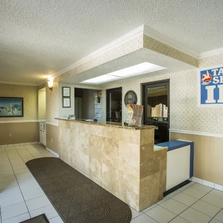 Tarpon Shores Inn