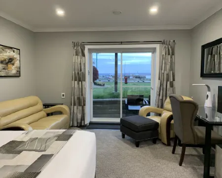 Dockside Suites Hotels in Digby