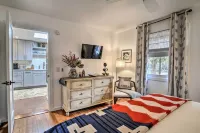 Modern Condo w/ Santa Fe Charm 1 Mi to Plaza - Condos