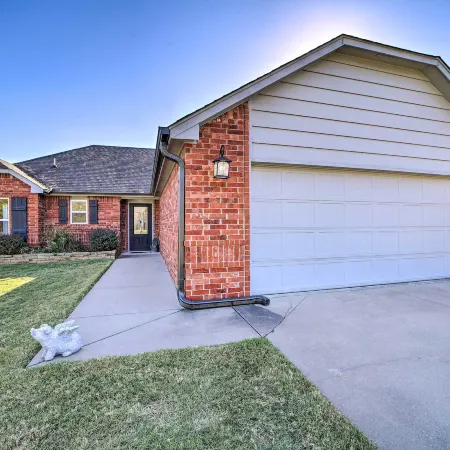 Claremore Getaway ~ 2 Mi to Historic District