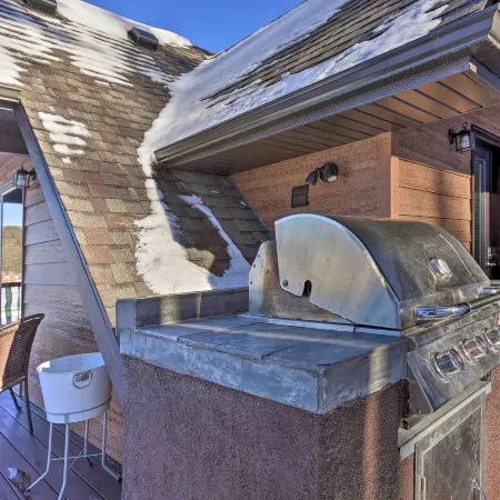 Black Hills Cabin w/ Hot Tub: 11 Mi to Mt Rushmore