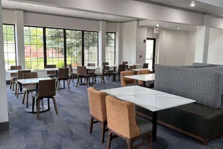 La Quinta Inn & Suites by Wyndham South Holland