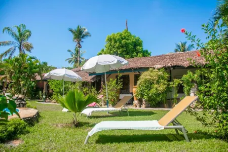 Madiro hôtel Отели рядом с достопримечательностью «Palm Beach»