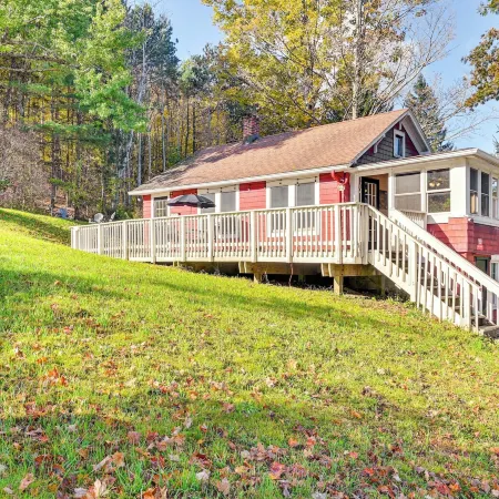 Pet-friendly Catskills Retreat: Fire Pit & Deck! Hotels in Roxbury