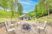 Cozy Mars Hill Farmhouse w/ Scenic Views - Wifi
