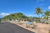 Centrally Located Kailua-Kona Condo w/ Lanai!
