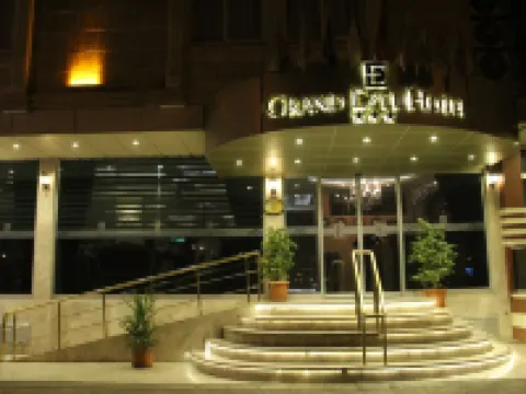 Grand Ezel Hotel โรงแรมในเมร์ซีน