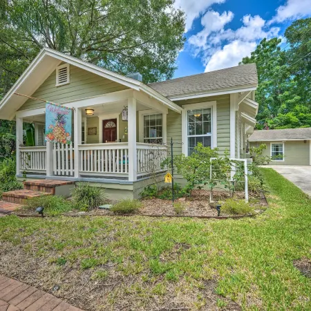 1 Mi to Lake Dora: Cottage w/ Shared Yard & Patio!