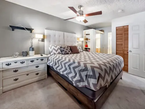 Mountain View and Hot Tub - Cozy Tranquil Retreat