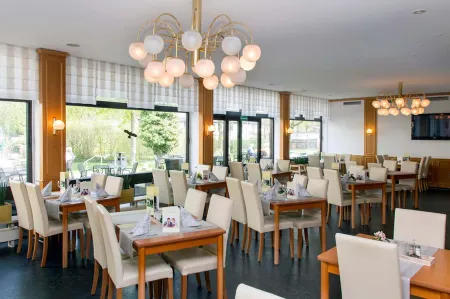 Seehotel Grunewald Отели рядом с достопримечательностью «Glienicker Brücke»