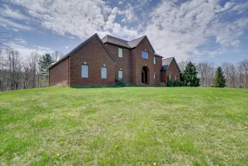 Spacious McArthur Home Private Hot Tub and Pond! - 3-Star