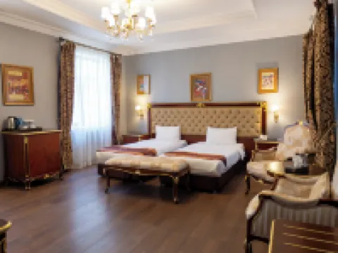 Shah Palace Luxury Museum Hotel