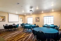 Cobblestone Hotel & Suites - Paxton