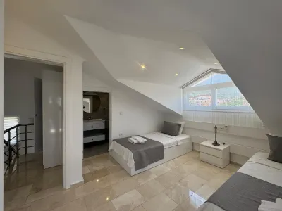 Luxurious Private 4 Bedroom Villa, all en-suite 5 minutes to Oludeniz Beach Hotel a 