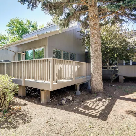 Flagstaff Townhome w/ Deck ~ 6 Mi to Downtown!