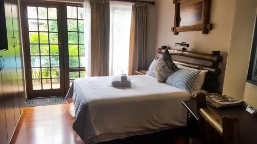 Aark Guest Lodge - parking