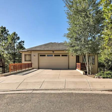 Wooded Patio Oasis! Group Getaway in Flagstaff