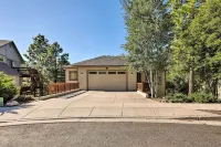 Wooded Patio Oasis! Group Getaway in Flagstaff - شرفة