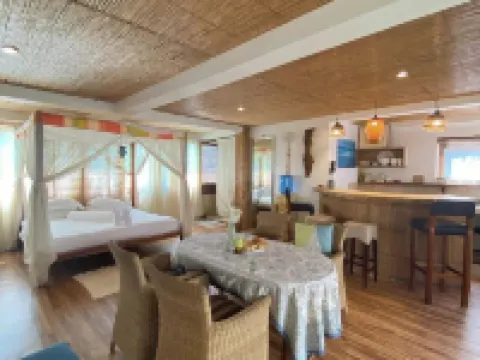 Charming Studio with Kitchen and Air Con – 4 Min Walk to Beach Hotels in Caticlan