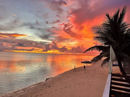 Becca's Vacation House Отели в г. Табуэлан