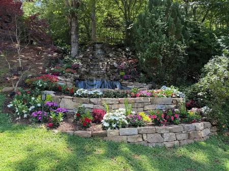 LAKE CHATUGE, Your own private resort, 9 Bdrm, Pickleball, Pool, Boat Rental Отели рядом с достопримечательностью «Campsite No 70»