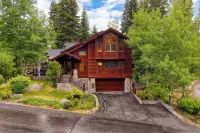 Cedars at Palisades by Avantstay Hot Tub, Resort Access, and Mountain Views Hotels near Tahoe Pines HOA Pier and Beach