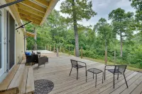 Buchanan Home w/ Deck, 4 Mi to Paris Landing! - 3-Star