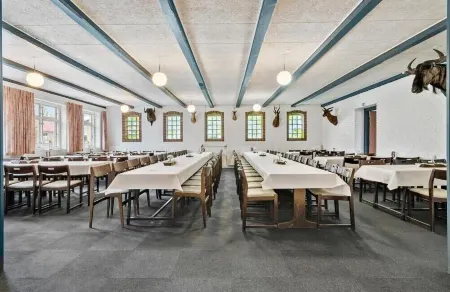 Knudstrup Kro & Hotel Отели в г. Engesvang