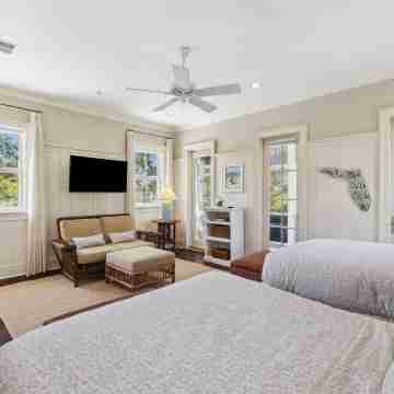 Short Walk to Beach Club, Close to Seaside 3Br Home & Carriage House Home Rooms