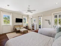 Short Walk to Beach Club, Close to Seaside 3Br Home & Carriage House Home Hotels in Seaside
