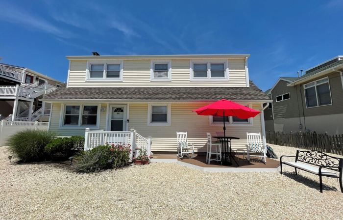 1st Fl of duplex. Sunsets over the bay, walk to beach. Great family getaway.