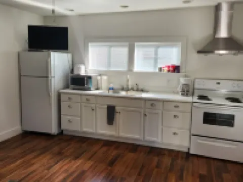 Cozy 1 bedroom cabin in peaceful Trinity Center with AC Hotels in Trinity County